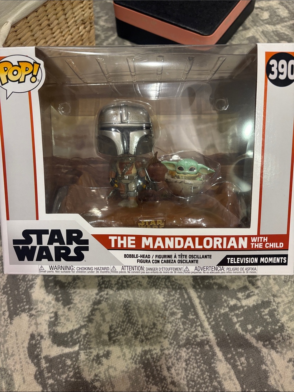Funko Pop! Star Wars The Mandalorian with The Child #390